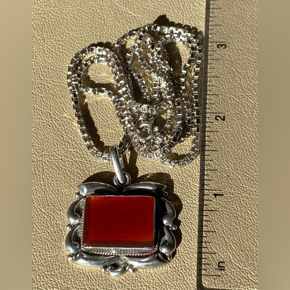 Beautiful sterling silver snd carnelian necklace on a 24” sterling box chain. - Picture 5 of 7